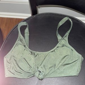 SO bikini top! Size M in olive green color! Ribbed texture and adjustable straps